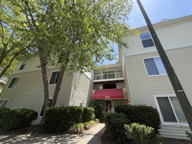 Foto del edificio - 1521 Graduate Ln