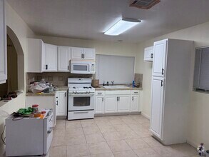 Building Photo - 42921 Alexo Dr