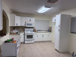 Building Photo - 42921 Alexo Dr
