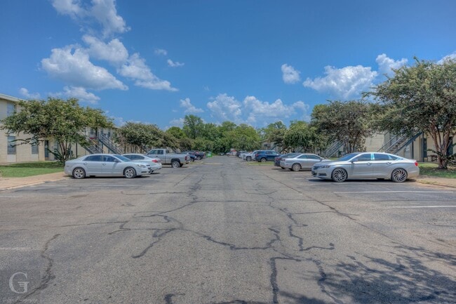Building Photo - Willow Park Apartments