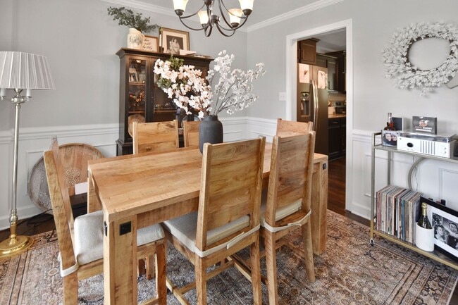Building Photo - Pet Friendly Four Bedroom!