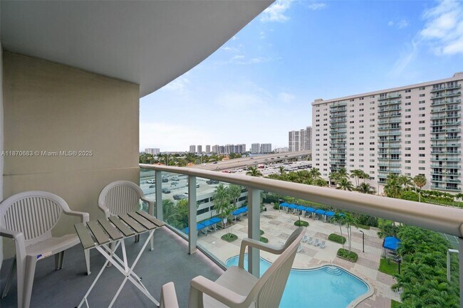 Foto del edificio - 19370 Collins Ave