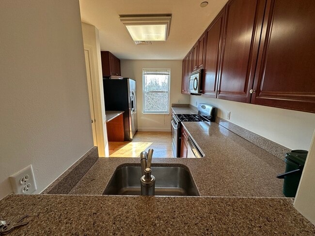 Building Photo - 318 Rindge Ave