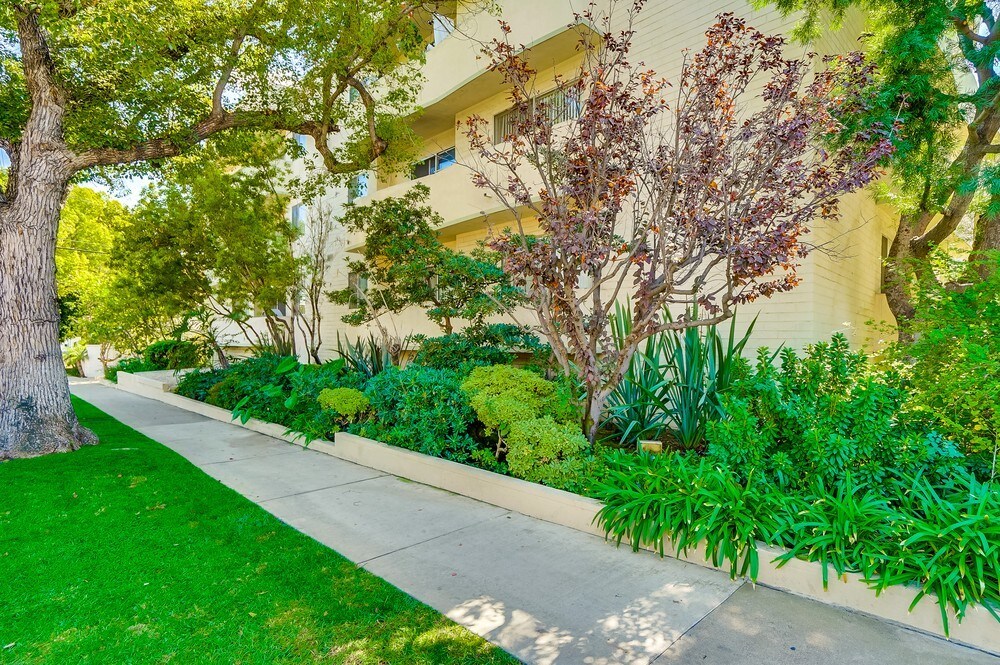 Burton Almont Apartments Los Angeles, CA