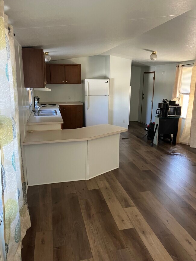 Foto del edificio - 5426 Peden Point Rd