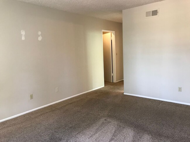 Foto del edificio - 4592 Benhurst Ave