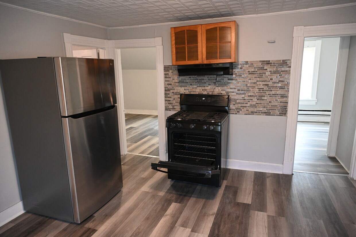 55 Lounsbury Ave Unit 3rd floor, Waterbury, CT 06706 Apartments in