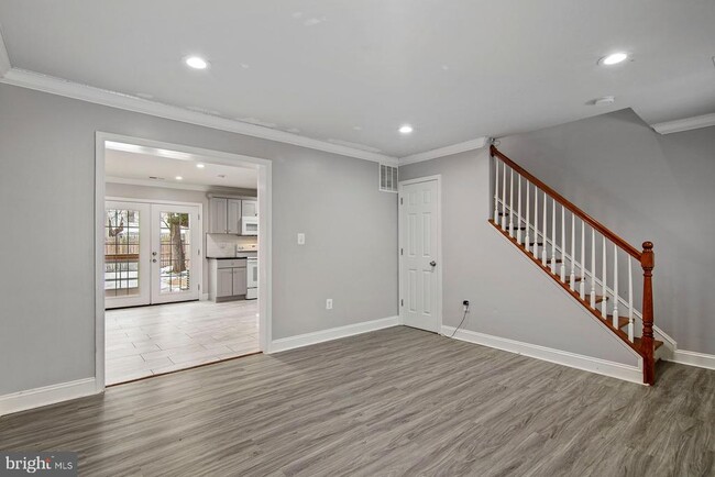 Building Photo - 9838 Town Ln