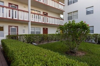 Building Photo - 130 Brighton Dr