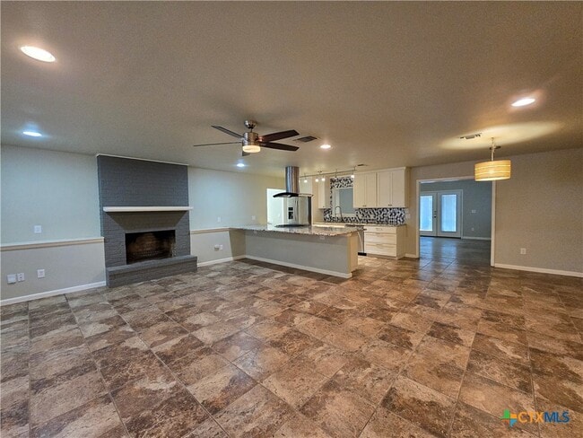 Building Photo - 1360 Poppy Ln