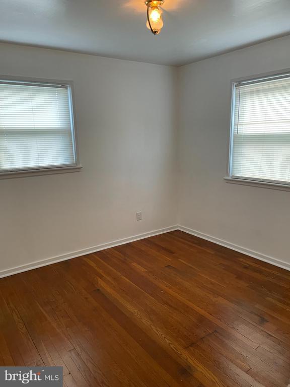 Foto del edificio - 12040 Valleywood Dr