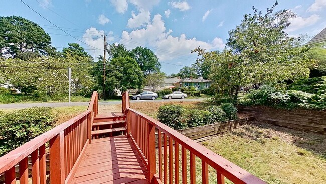 Foto del edificio - Recently Updated 4 Bedroom 2 Bath Near Downtown Durham!
