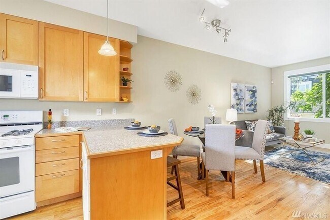 Foto del edificio - Fantastic Queen Anne Townhome