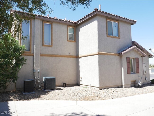 Foto del edificio - 6051 W Dewey Dr