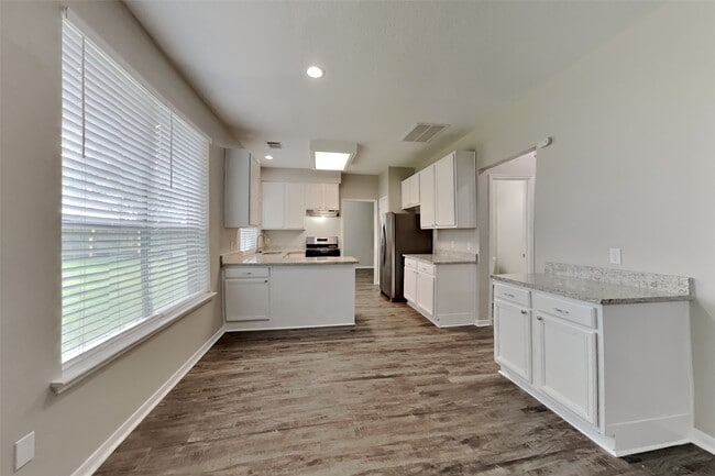Foto del edificio - 22923 Rainbow Bend Ln