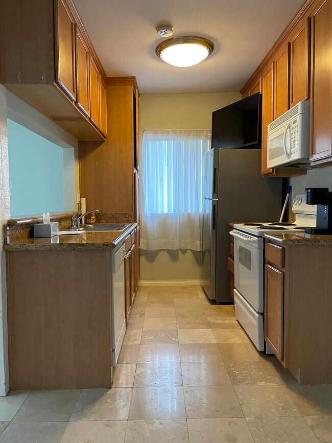 Kitchen - 1121 Sepulveda Blvd