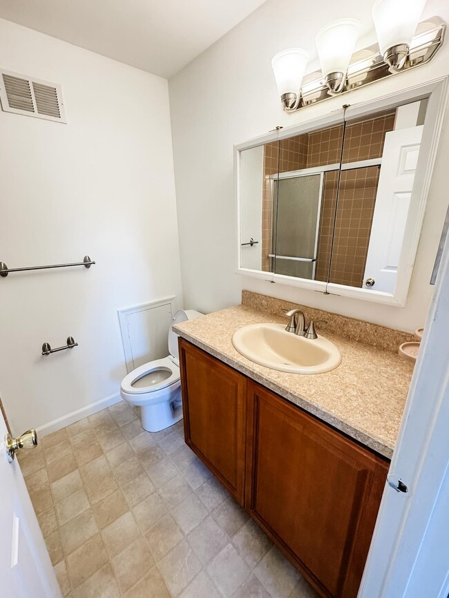 Photo - 3004 Shawnee Green House