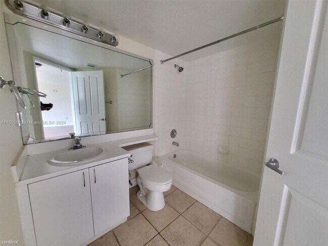 Foto del edificio - 2 br, 2 bath Condo - 2351 Douglas Rd Apt 707