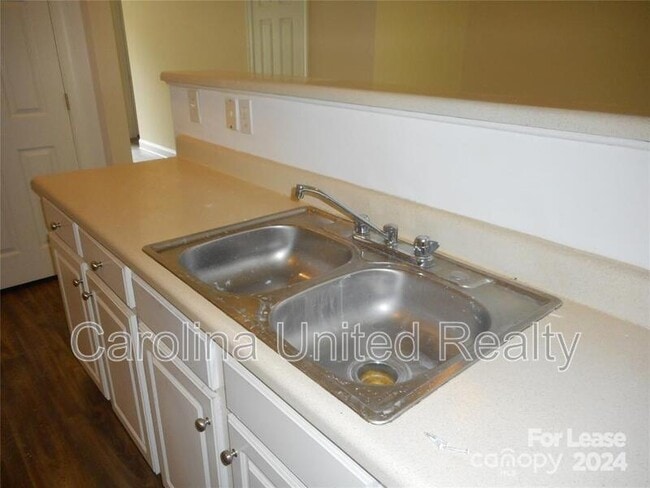 Building Photo - 2174 Sardony Ln