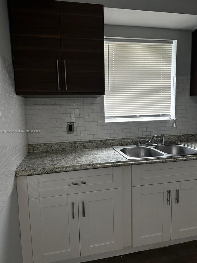 Foto del edificio - 1129 NW 116th St