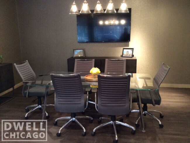 Foto del edificio - 1260 W Madison St