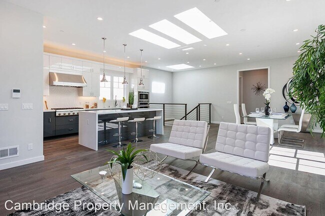 Building Photo - 4 br, 5 bath House - 1412 Vancouver Ave.