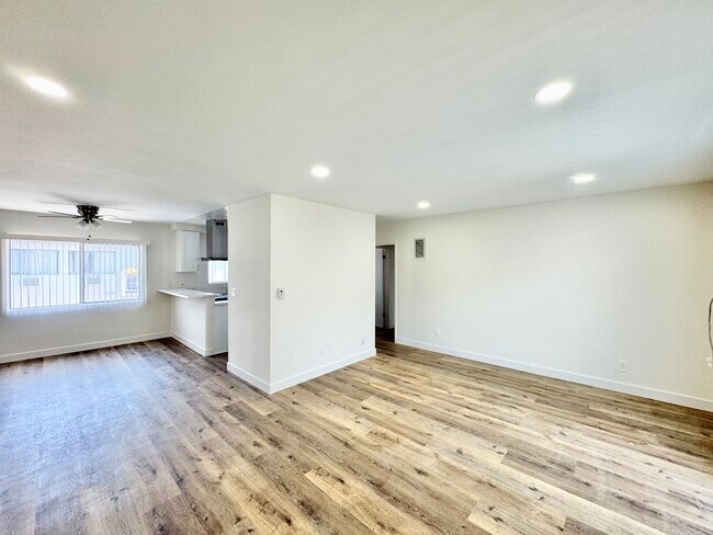 Building Photo - 12631 Vanowen St