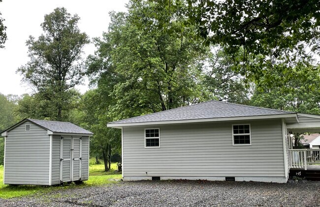 Building Photo - 5018 Holly Dr