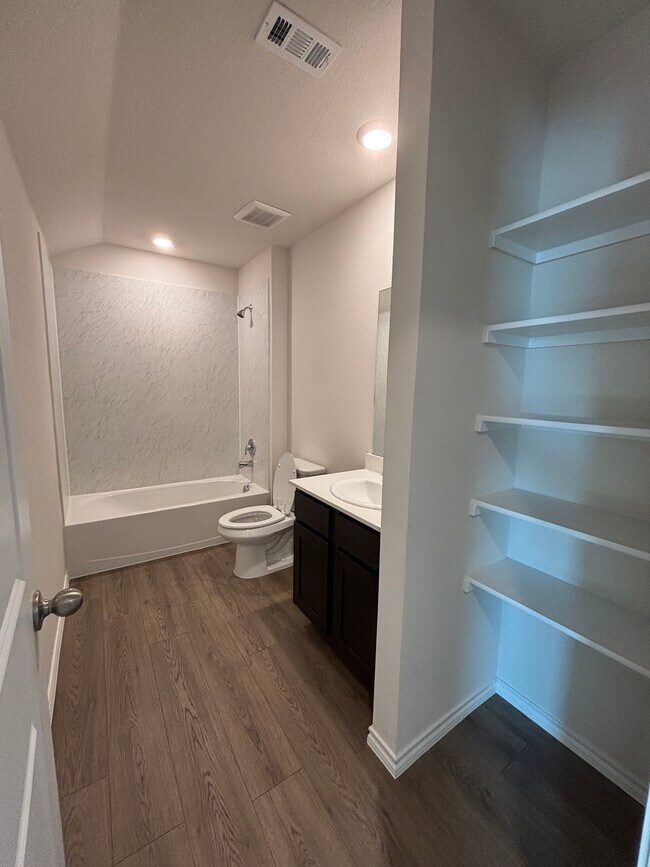 Foto del edificio - 3303 Sweetwater Way
