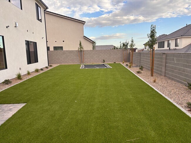 Building Photo - Brand New 5 bed 4 Bath in Desert Canyons
