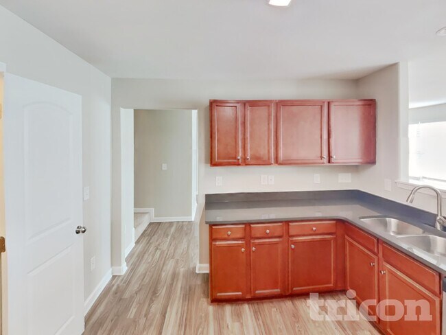 Foto del edificio - 3418 Anita Glen Dr