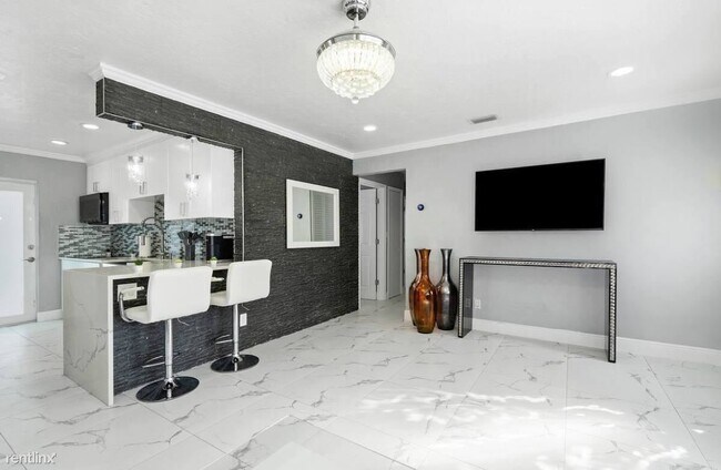 Foto del edificio - 3 br, 1 bath House - 310 Hemlock Rd
