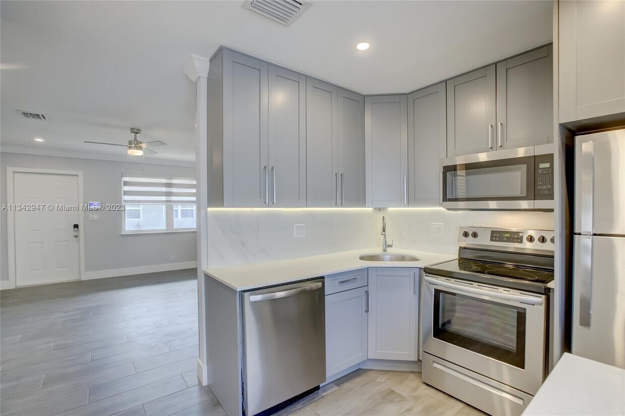 2611 NW 9th Ave Unit 2, Wilton Manors, FL 33311 Room for Rent in