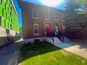 Building Photo - 396 Johnson St