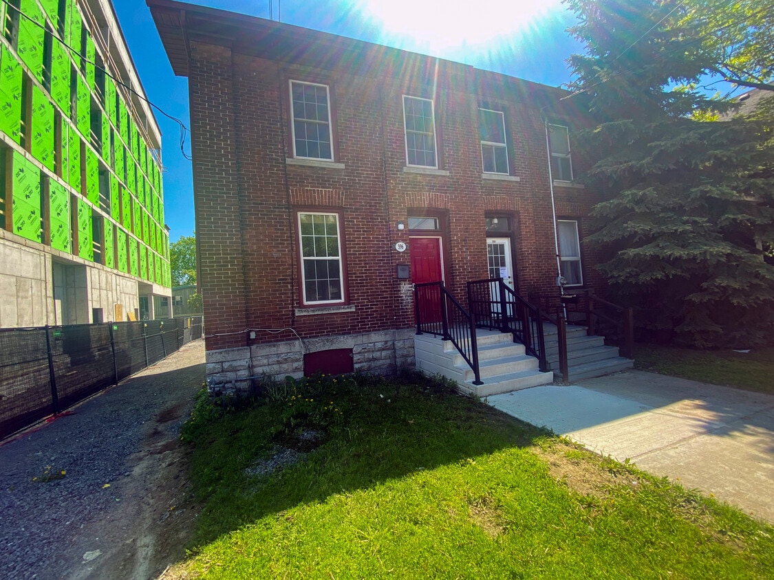 Primary Photo - 396 Johnson St