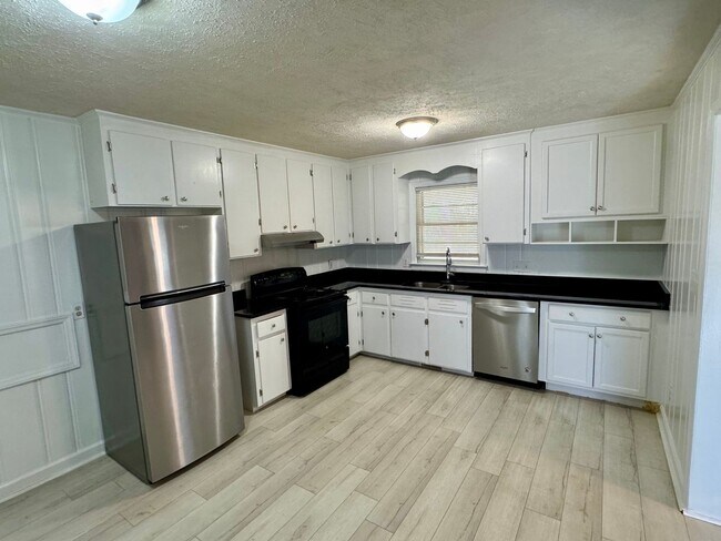 Building Photo - 505 Locust Ln