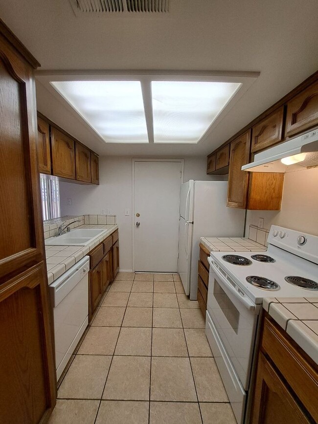 Building Photo - 4634 N Charles Ave