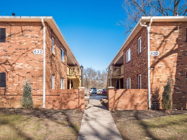 Building Photo - 620 Riverview Dr