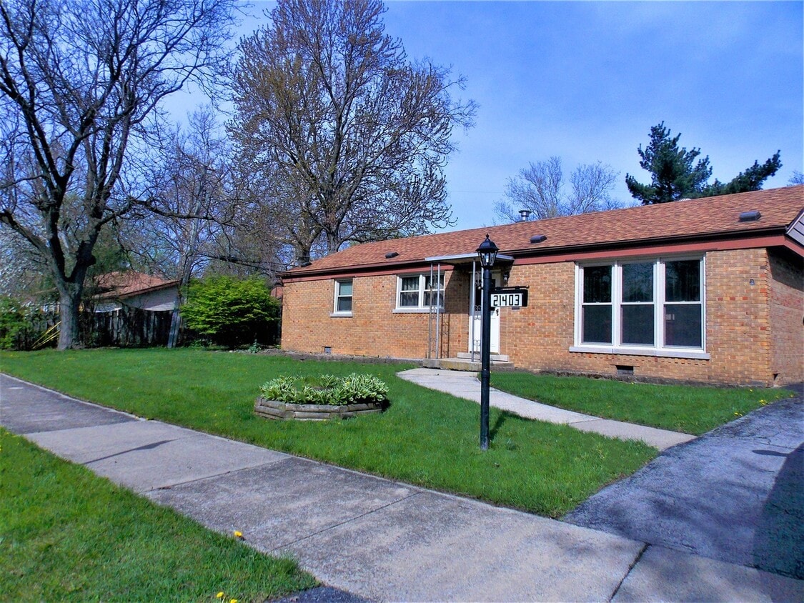 Primary Photo - 21403 Butterfield Pky