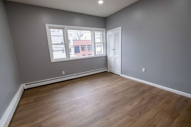 Foto del edificio - 99 Laidlaw Ave
