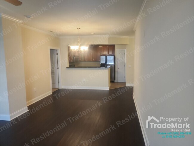Building Photo - Lovely Condo