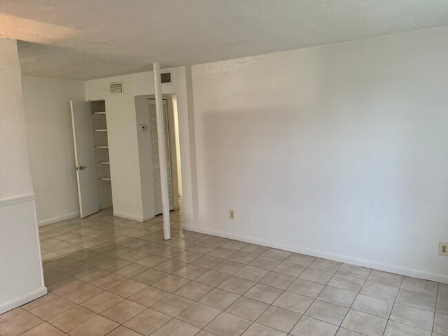 Building Photo - 7026 Ponce De Leon Ave