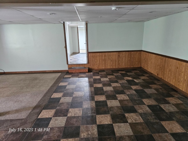Building Photo - 615 S Chestnut St