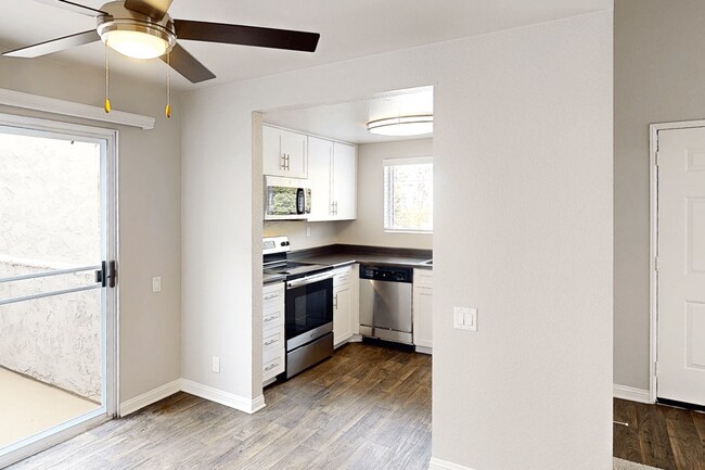 Foto del edificio - 7551 Greenhaven Dr