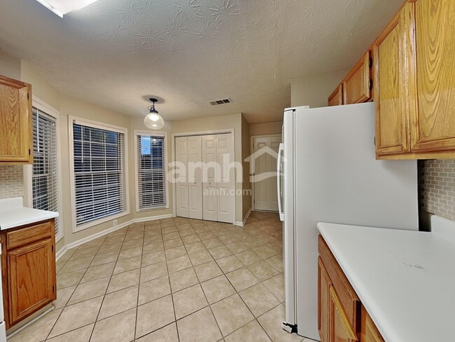 Building Photo - 670 Old Johnson Rd