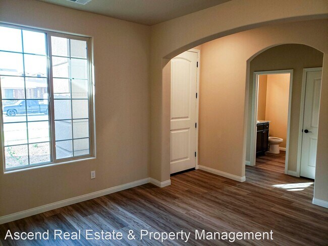 Building Photo - 4 br, 2 bath House - 6610 Sunchase Dr.