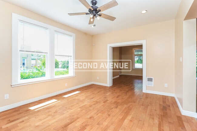 Building Photo - 402 3rd ST