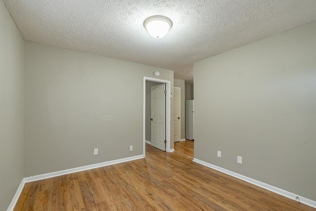 Building Photo - 421 N Woodland Dr