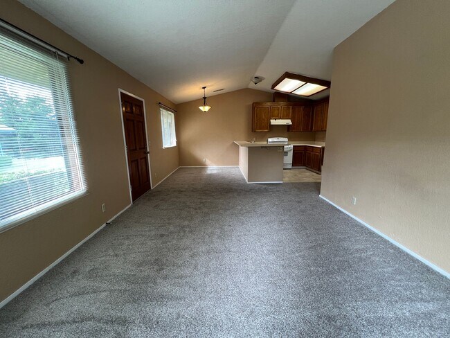 Building Photo - 928