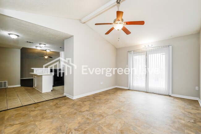 Foto del edificio - 5048 Riverwood Cir